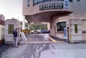 화장실 손잡이 잘못 설치 사례